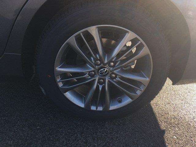 2017 Toyota Camry SE 4dr Sedan